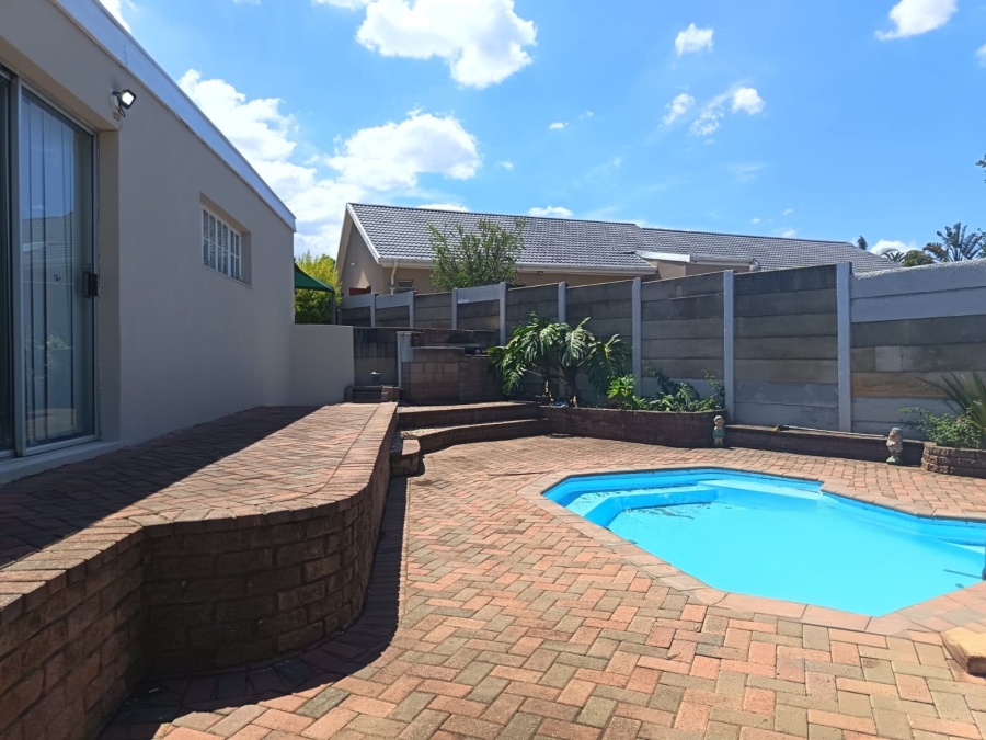 4 Bedroom Property for Sale in Vanes Estate Eastern Cape